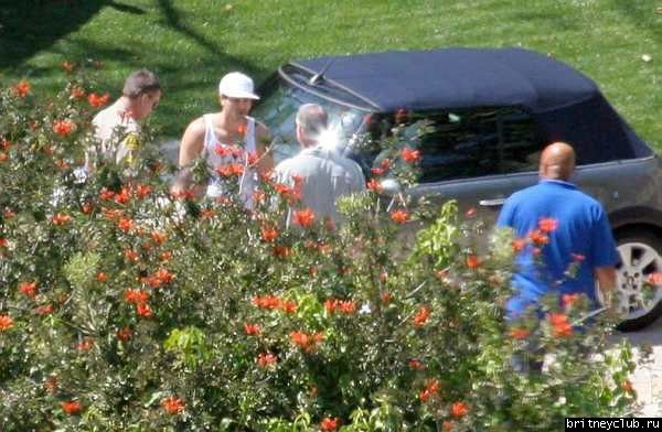 Дом Бритни посетили инспекторы департамента по делам семьи и ребенка Лос-Анджелеса57682i.JPG(Бритни Спирс, Britney Spears)