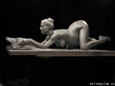 Статуя рожающей Бритни Спирс2.jpg(Бритни Спирс, Britney Spears)