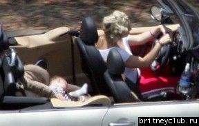 Бритни и Шон катаются на новой машинеnews002.JPG(Бритни Спирс, Britney Spears)