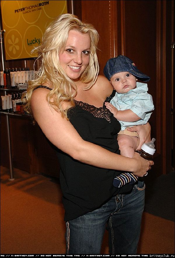 The Lucky Club 200601.jpg(Бритни Спирс, Britney Spears)