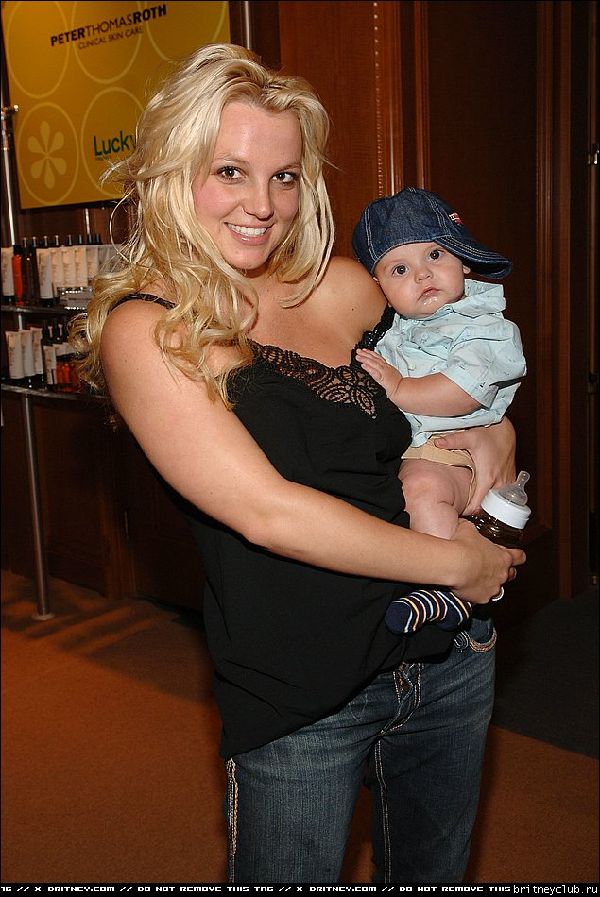 The Lucky Club 200602.jpg(Бритни Спирс, Britney Spears)
