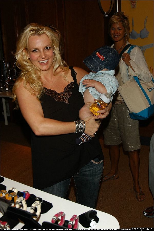 The Lucky Club 200607.jpg(Бритни Спирс, Britney Spears)