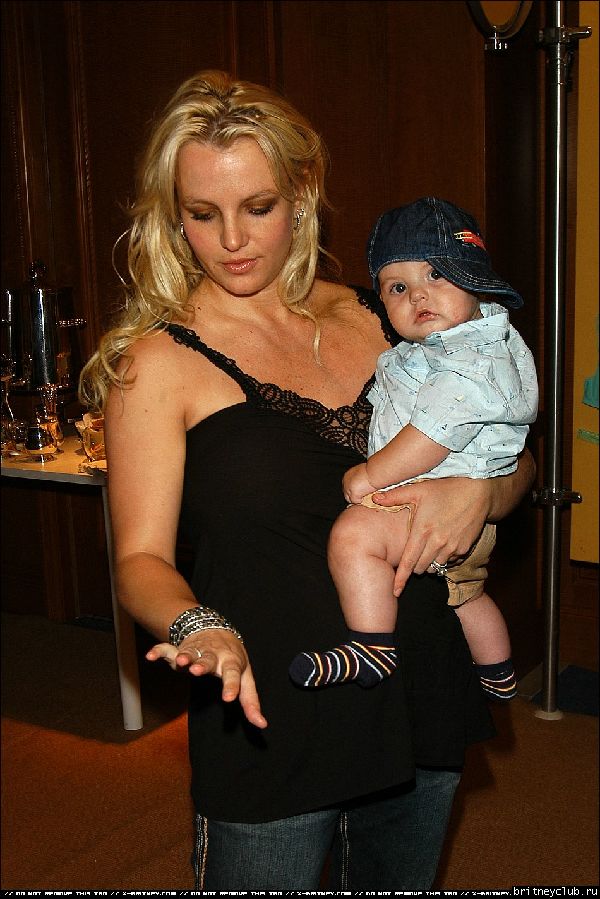 The Lucky Club 200608.jpg(Бритни Спирс, Britney Spears)