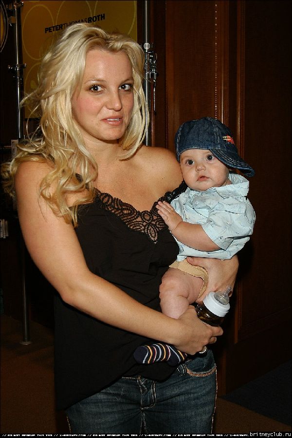 The Lucky Club 200613.jpg(Бритни Спирс, Britney Spears)