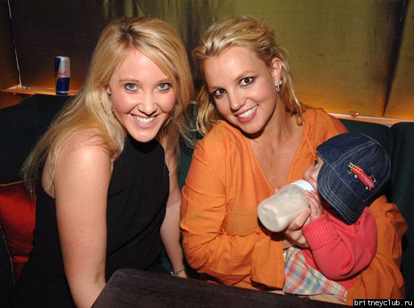 Бритни и Шон в ресторане 13.jpg(Бритни Спирс, Britney Spears)