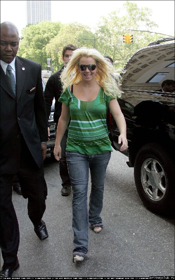 Бритни посетила Нью-йоркскую Пресвитерианскую больницу05.jpg(Бритни Спирс, Britney Spears)