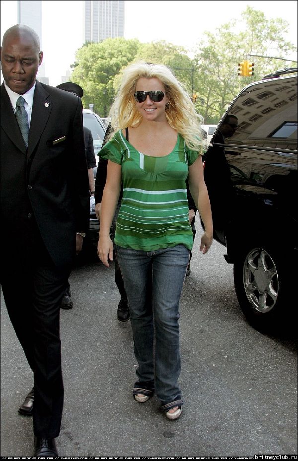 Бритни посетила Нью-йоркскую Пресвитерианскую больницу06.jpg(Бритни Спирс, Britney Spears)