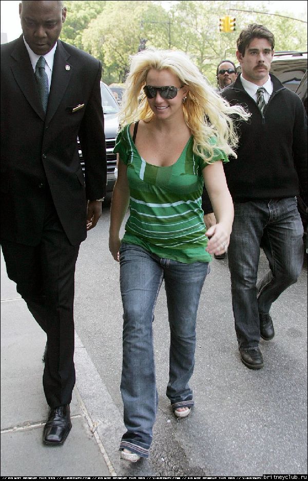 Бритни посетила Нью-йоркскую Пресвитерианскую больницу07.jpg(Бритни Спирс, Britney Spears)