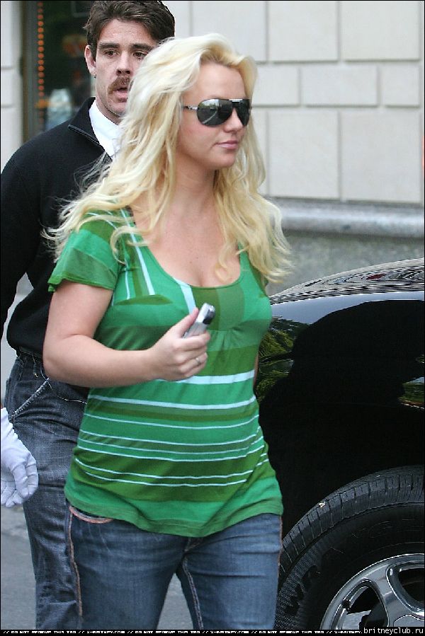 Бритни посетила Нью-йоркскую Пресвитерианскую больницу10.jpg(Бритни Спирс, Britney Spears)