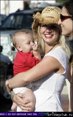 Бритни и Шон наслаждаются солнечным днем в Малибу21.jpg(Бритни Спирс, Britney Spears)