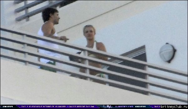 Бритни и Кевин на балконе04.jpg(Бритни Спирс, Britney Spears)