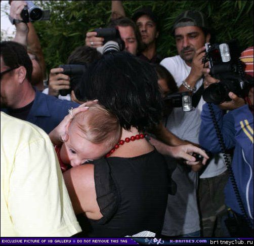Бритни с семьей посетила ресторан 1151606462846.jpg(Бритни Спирс, Britney Spears)