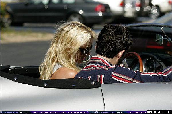 Бритни тестирует новый автомобиль06.jpg(Бритни Спирс, Britney Spears)