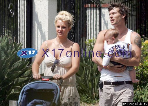 Бритни, Кевин и Шон Престон в Малибу01.jpg(Бритни Спирс, Britney Spears)