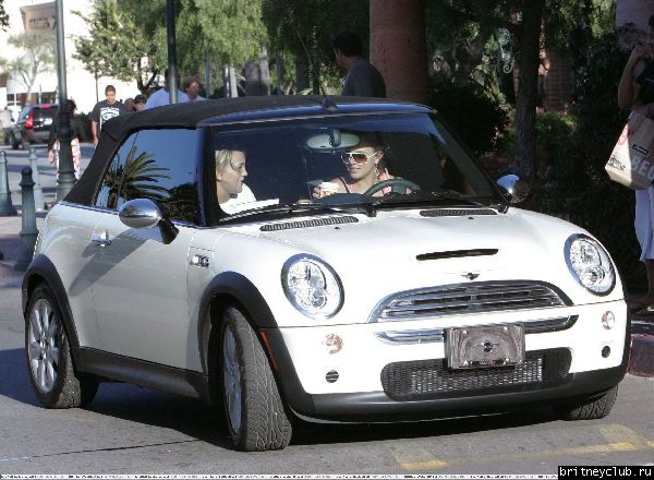 Бритни и Джеми Линн катаются на машине в Малибу05.jpg(Бритни Спирс, Britney Spears)