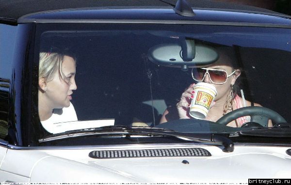 Бритни и Джеми Линн катаются на машине в Малибу06.jpg(Бритни Спирс, Britney Spears)