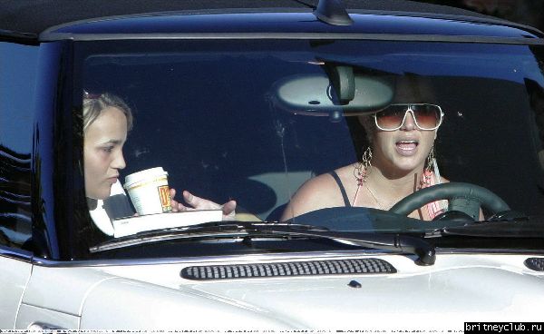 Бритни и Джеми Линн катаются на машине в Малибу07.jpg(Бритни Спирс, Britney Spears)