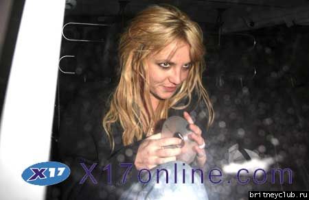 Бритни и Перис Хилтон общаются с ДжастиномBSpearsEND120106_1.jpg(Бритни Спирс, Britney Spears)