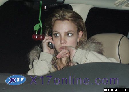 Бритни делает себе татуировку19.jpg(Бритни Спирс, Britney Spears)