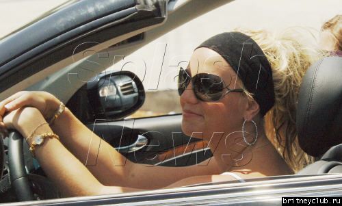 Бритни и Элли катаются на мерседесеbritney-driving17.jpg(Бритни Спирс, Britney Spears)