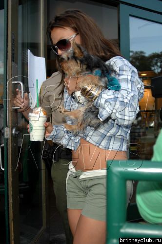 Бритни в Starbucksbritney-starbucks02.jpg(Бритни Спирс, Britney Spears)