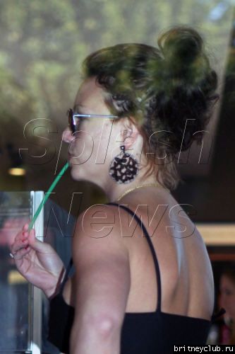 Бритни едет в Starbucks  и на бензоколонкуbritney-starbucks43.jpg(Бритни Спирс, Britney Spears)