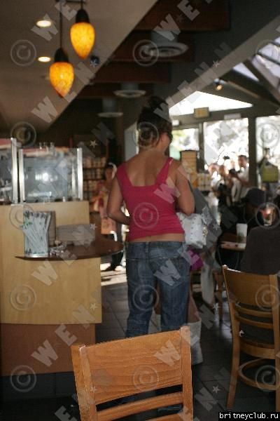 Бритни в Starbucks (16 октября 2007) 2586594.jpg(Бритни Спирс, Britney Spears)