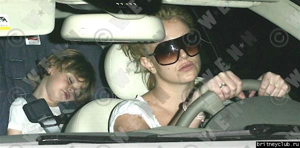 Бритни сос спящими детьми направляется в отельbritney-sons05.jpg(Бритни Спирс, Britney Spears)