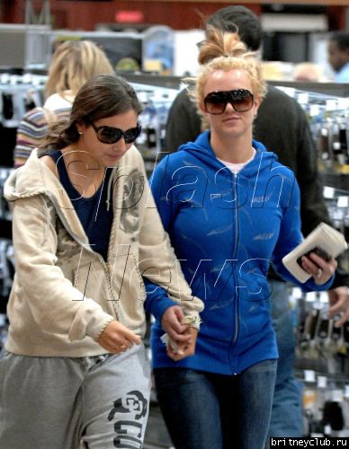 Бритни направляется в магазин Ritz-Carlton в Лас Вегасе (11 ноября 2007)britney-vegas01.jpg(Бритни Спирс, Britney Spears)