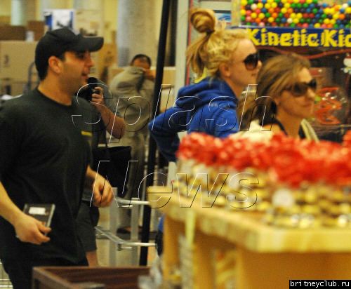 Бритни направляется в магазин Ritz-Carlton в Лас Вегасе (11 ноября 2007)britney-vegas06.jpg(Бритни Спирс, Britney Spears)