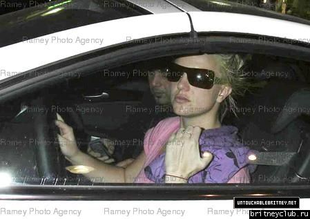 Бритни и Сэм уезжают из отеля The Four Seasons 10~559.jpg(Бритни Спирс, Britney Spears)