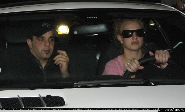 Бритни и Сэм уезжают из отеля The Four Seasons 19~116.jpg(Бритни Спирс, Britney Spears)