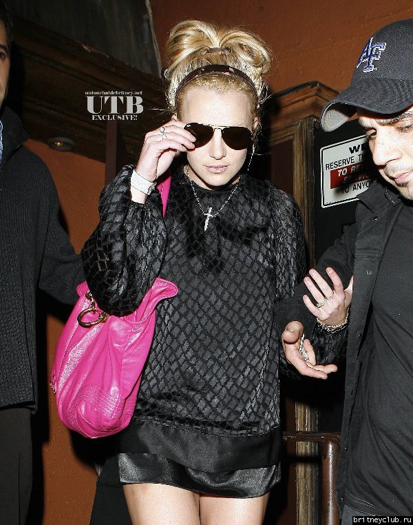 Бритни покидает ресторан Mirabelle в Голливуде28~184.jpg(Бритни Спирс, Britney Spears)