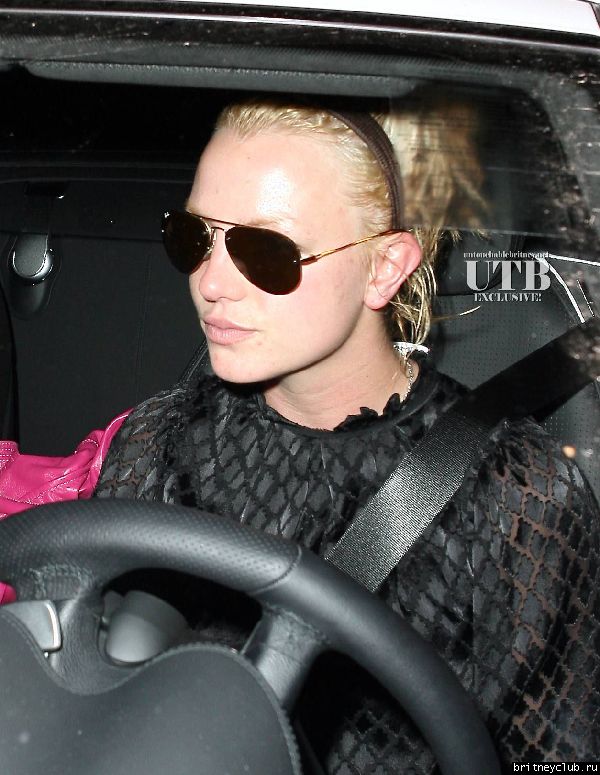 Бритни покидает ресторан Mirabelle в Голливуде43.JPG(Бритни Спирс, Britney Spears)