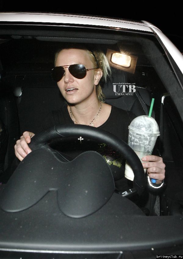 Бритни и Элли в Starbucks38~3.JPG(Бритни Спирс, Britney Spears)