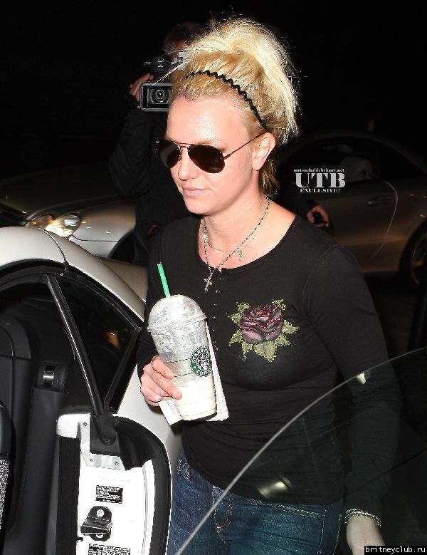 Бритни и Элли в Starbucks45~2.JPG(Бритни Спирс, Britney Spears)