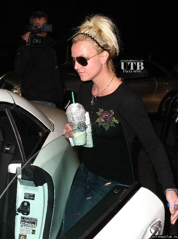 Бритни и Элли в Starbucks46~2.JPG(Бритни Спирс, Britney Spears)