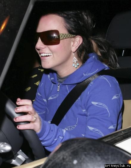 Бритни уезжает из отеля The Four Seasons20~0~0.jpg(Бритни Спирс, Britney Spears)