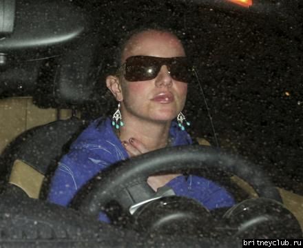 Бритни уезжает из отеля The Four Seasons3~3.jpg(Бритни Спирс, Britney Spears)