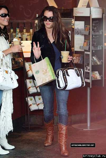 Бритни с помощницей на  шоппинге10~682.jpg(Бритни Спирс, Britney Spears)