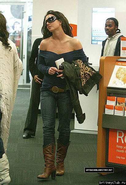 Бритни с помощницей на  шоппинге30~129.jpg(Бритни Спирс, Britney Spears)