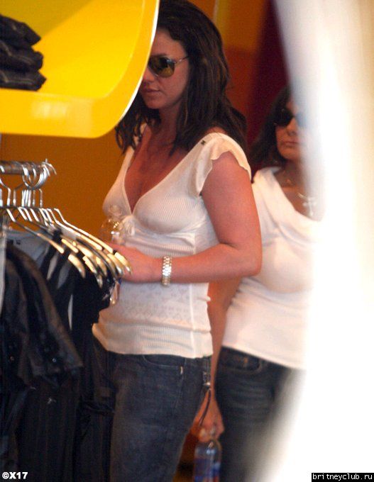 Бритни с матерью на шоппинге в Miss Sixty25.jpg(Бритни Спирс, Britney Spears)