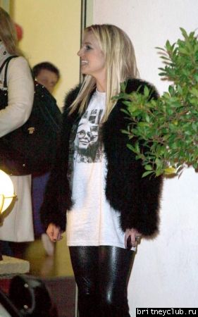 Бритни покидает студию шоу X-Factornormal_britney-spears-xfactor-11298-2.jpg(Бритни Спирс, Britney Spears)