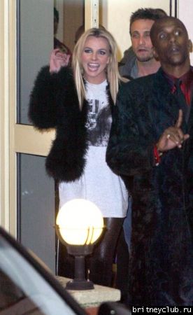Бритни покидает студию шоу X-Factornormal_britney-spears-xfactor-11298-5.jpg(Бритни Спирс, Britney Spears)