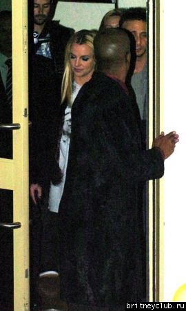 Бритни покидает студию шоу X-Factornormal_britney-spears-xfactor-11298-8.jpg(Бритни Спирс, Britney Spears)