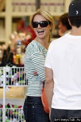 Шоппинг в магазине Kitsonnormal_1252168.jpg(Бритни Спирс, Britney Spears)