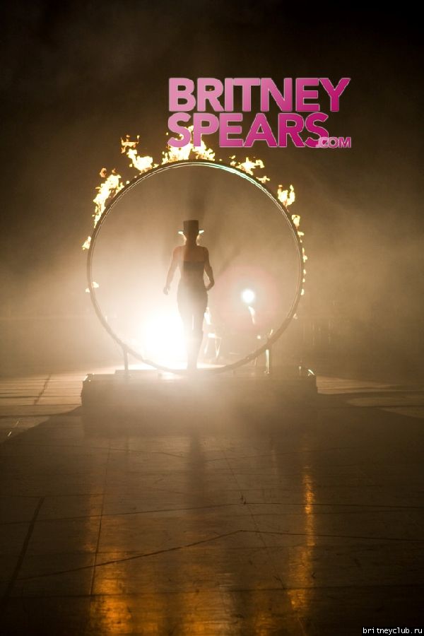 Танцевальная репетиция Бритни для тв-шоу Европыgallery_enlarged-britney-spears-promo-tour-rehearsal-pics-121008-03.jpg(Бритни Спирс, Britney Spears)