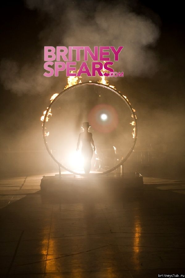 Танцевальная репетиция Бритни для тв-шоу Европыgallery_enlarged-britney-spears-promo-tour-rehearsal-pics-121008-04.jpg(Бритни Спирс, Britney Spears)