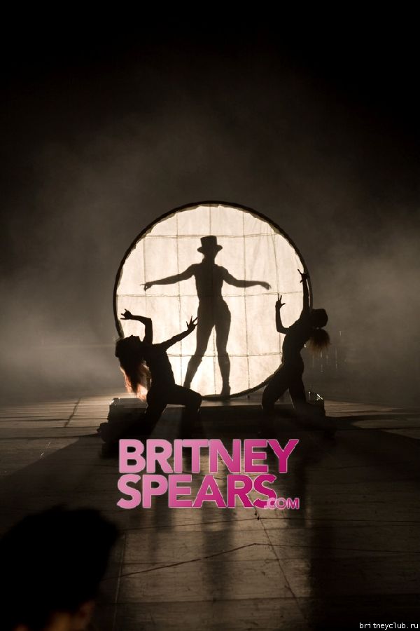 Танцевальная репетиция Бритни для тв-шоу Европыgallery_enlarged-britney-spears-promo-tour-rehearsal-pics-121008-05.jpg(Бритни Спирс, Britney Spears)