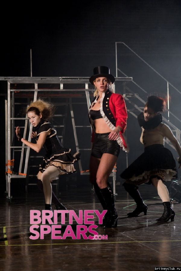 Танцевальная репетиция Бритни для тв-шоу Европыgallery_enlarged-britney-spears-promo-tour-rehearsal-pics-121008-15.jpg(Бритни Спирс, Britney Spears)